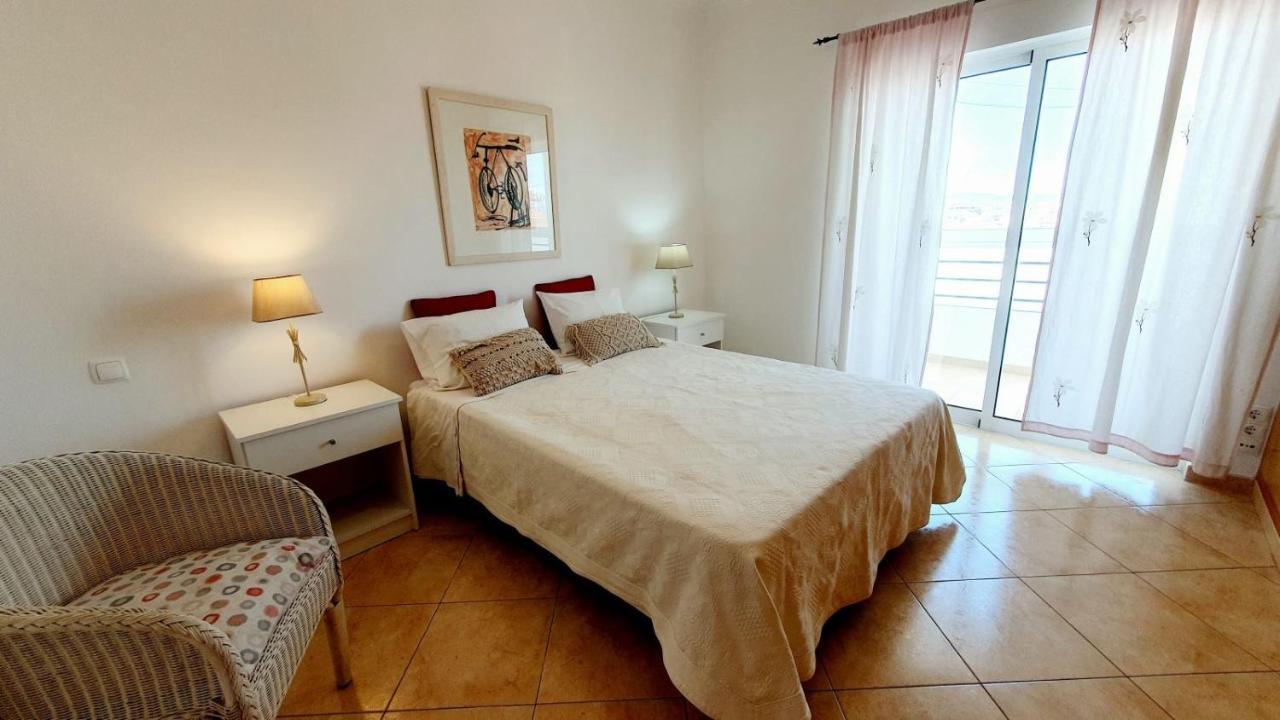 Quarteira Beach Vacation: 2Br Steps To The Sand Экстерьер фото