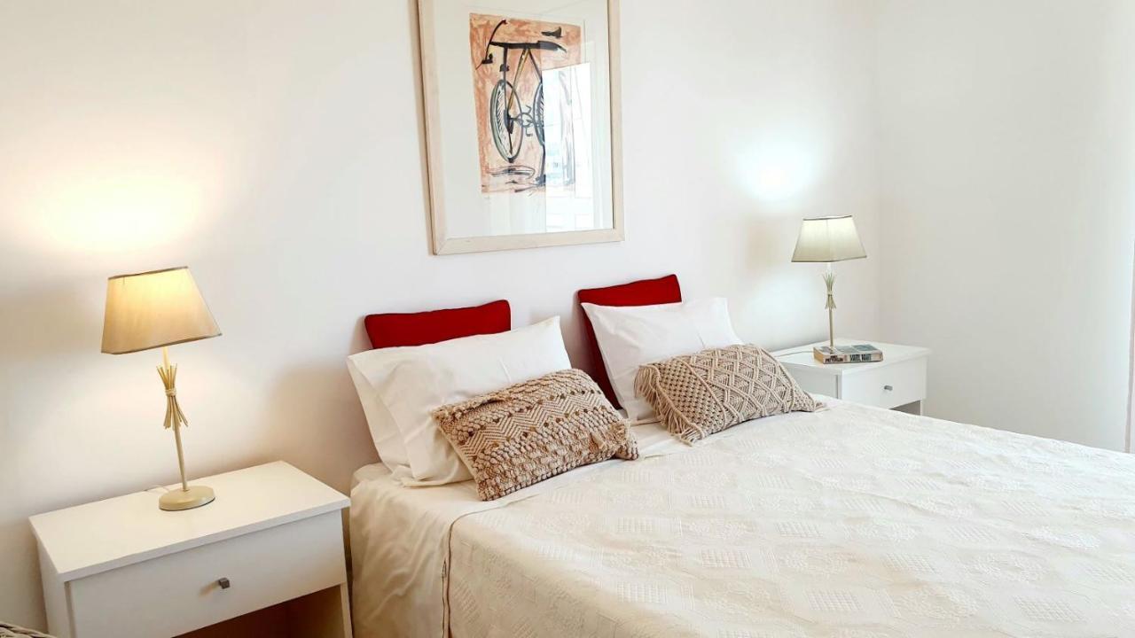 Quarteira Beach Vacation: 2Br Steps To The Sand Экстерьер фото