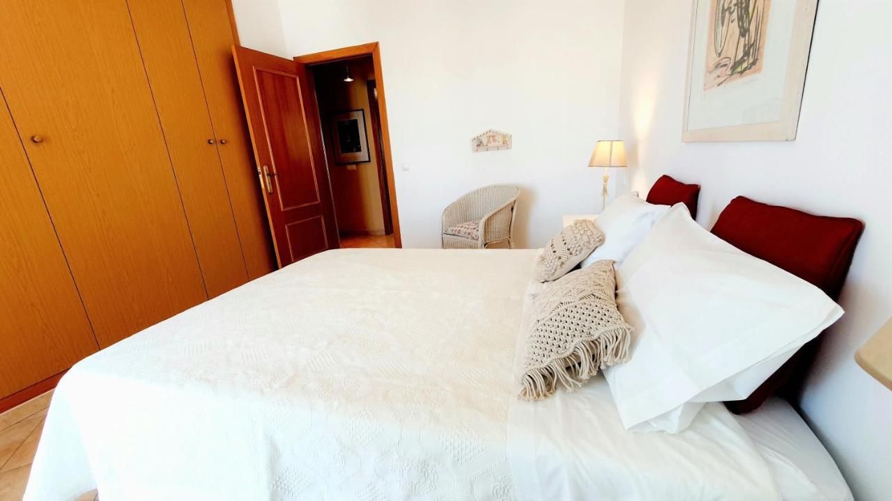 Quarteira Beach Vacation: 2Br Steps To The Sand Экстерьер фото